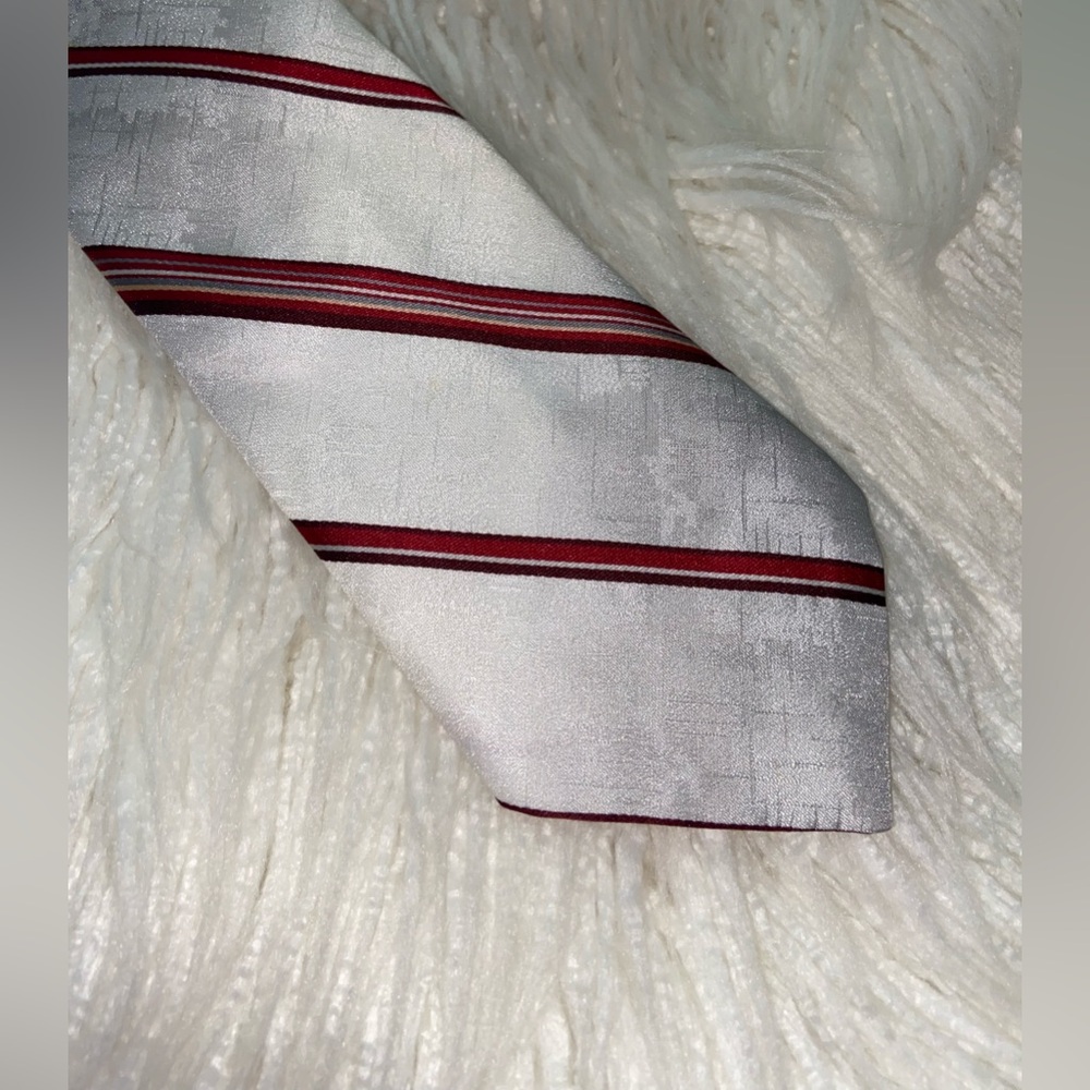 Classic Men's Striped Tie in Gray and Red